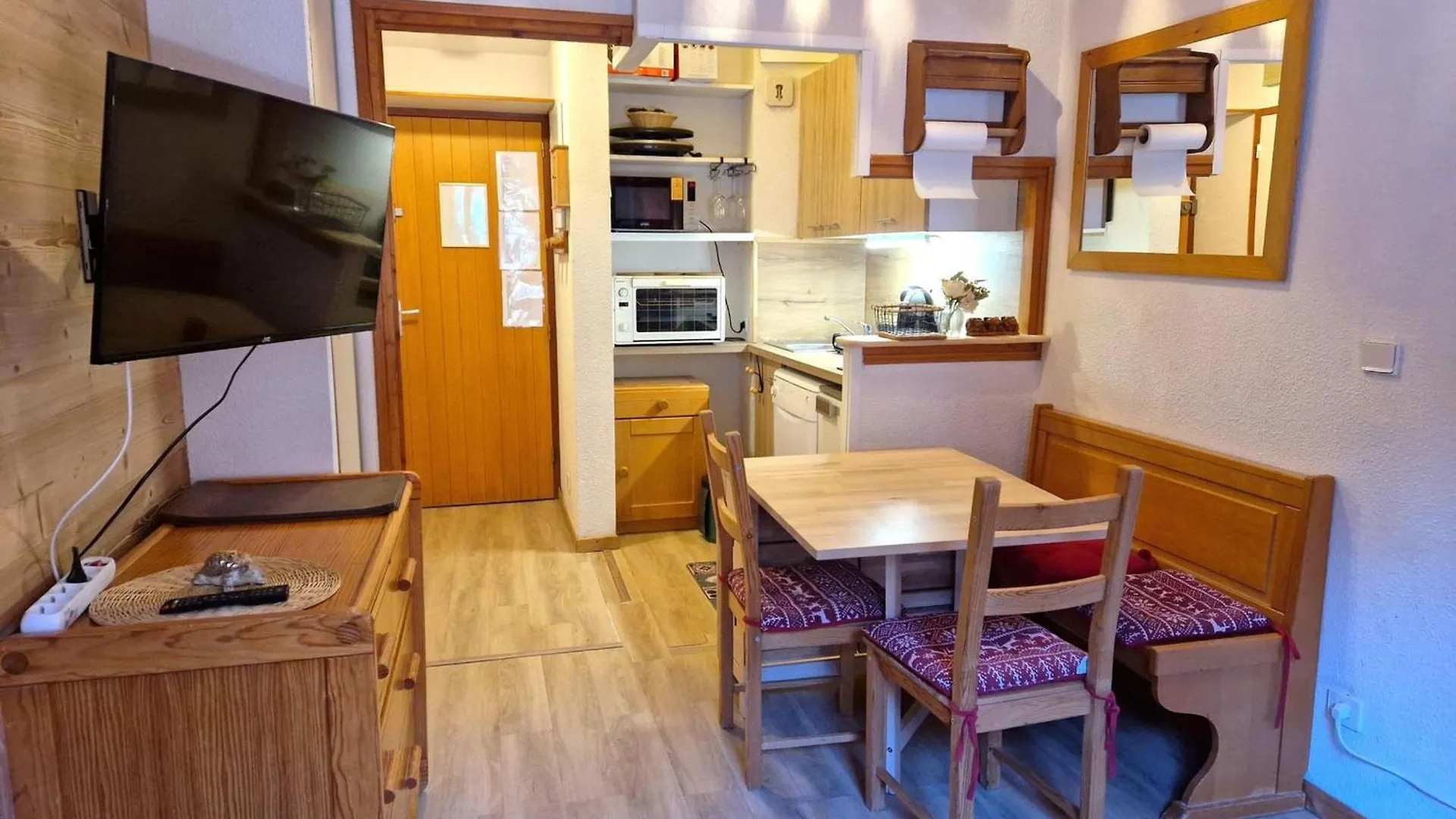 Charmant 2 Pieces Pour 4 Personnes Avec Balcon En Plein Coeur De Modane, 25M² - Fr-1-265-205 Valfrejus 0*,  France